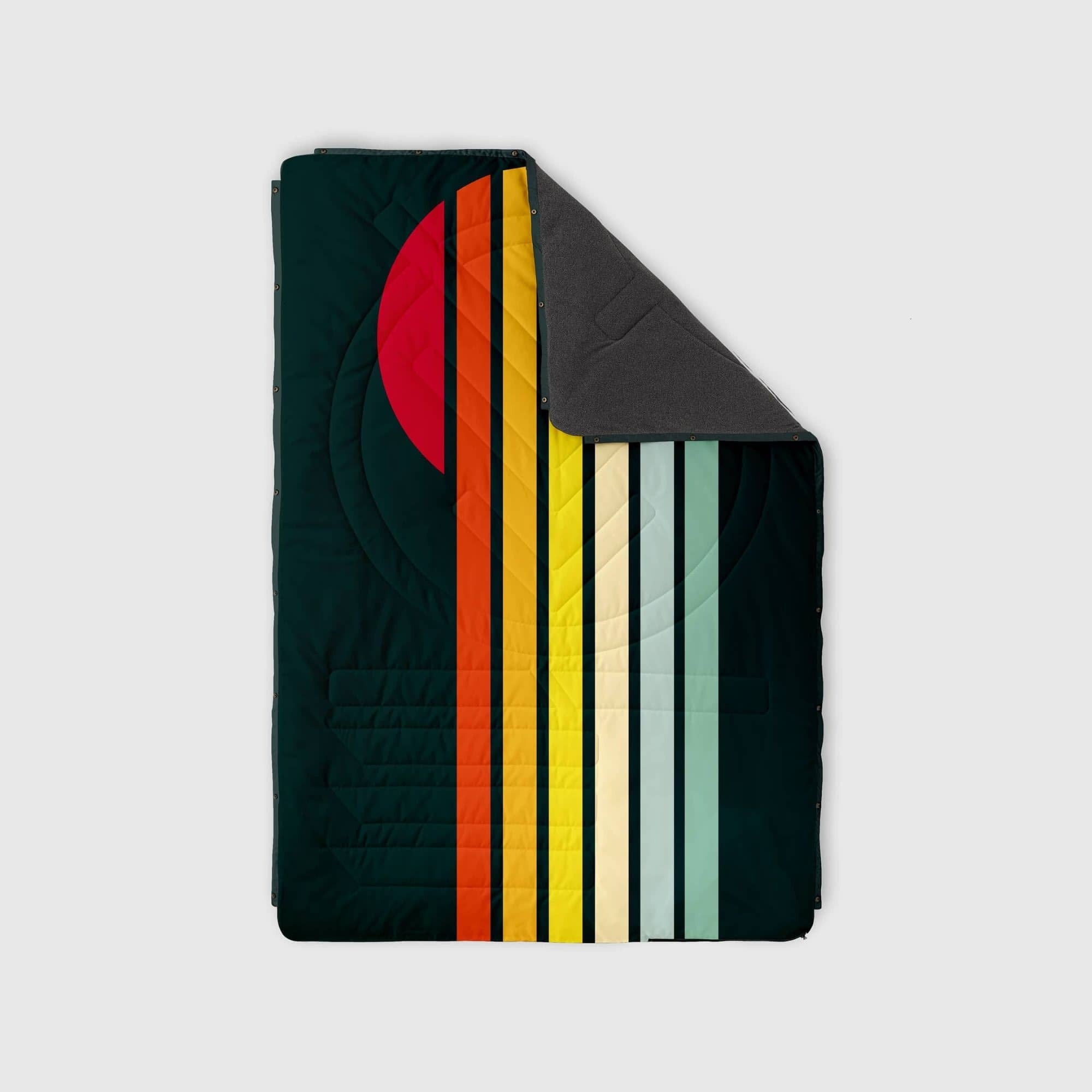 VOITED Multifunktionale OutdoorFleecedecke & Kissen in einem Sunrays