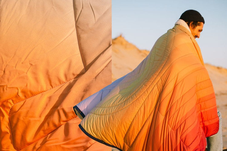 CloudTouch® Blanket – gesteppte Decke mit weißem Sherpa-Kragen und Farbverlauf von Orange zu Blau-Violett