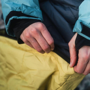 VOITED Premium Slumber Jacket for Camping, Vanlife & Indoor - Arcticblue / Graphite / Dustysand