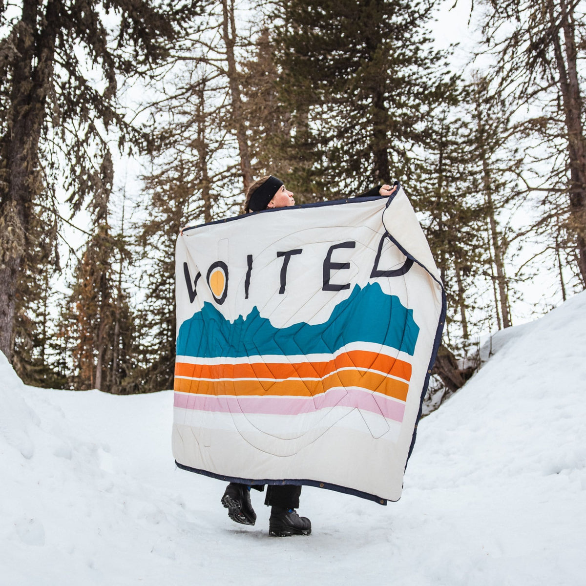 VOITED Fleece Outdoor Camping Blanket - Snowy Peak