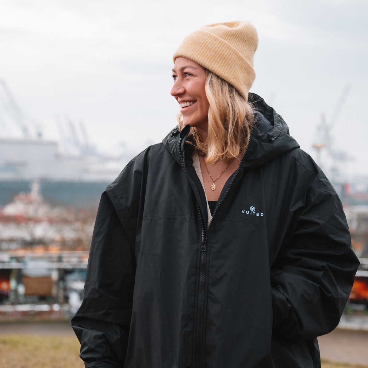 VOITED 3rd Edition Outdoor Changing Robe & Drycoat for Surfing, Camping, Vanlife & Wild Swimming - Black