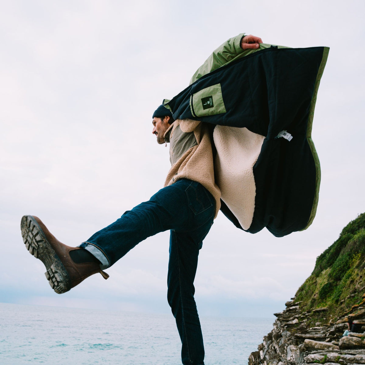 VOITED 3rd Edition Outdoor Changing Robe & Drycoat for Surfing, Camping, Vanlife & Wild Swimming - Olive