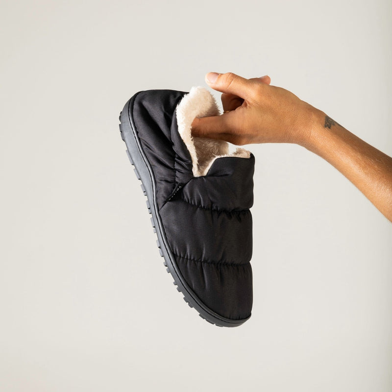VOITED CloudTouch® Slippers - Lightweight, Indoor/Outdoor Fleece-Lined Camping Slippers - Black