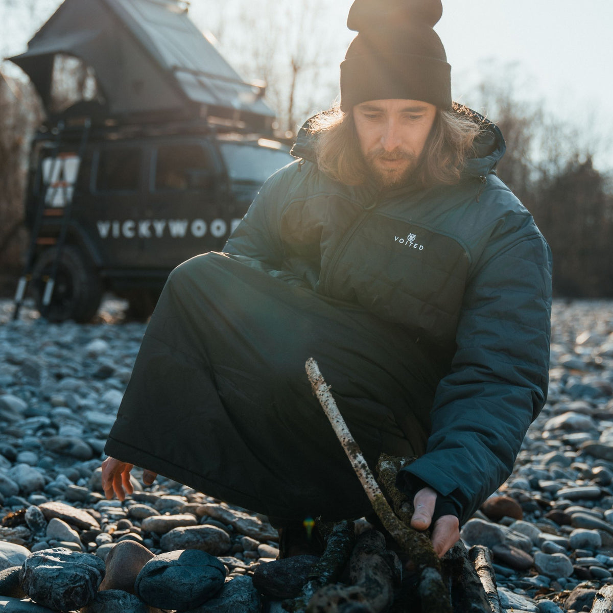 VOITED Premium Slumber Jacket for Camping, Vanlife & Indoor - Navy / Black / Navy