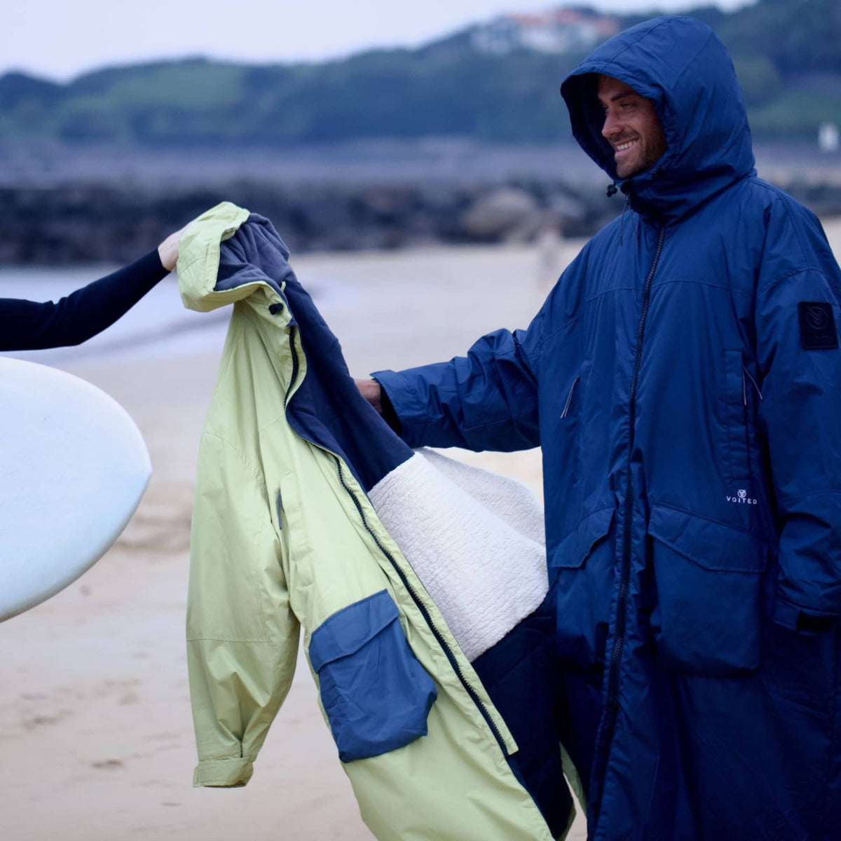 camping bademantel VOITED Drycoat Changing Robe: Warmes Umzieh- & Surfponcho (Zip) Nennwerte:50,00 € Hamax Caress Observer Mini WERKHAUS25